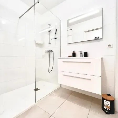 Neuf Avec Terrasse Apartamento